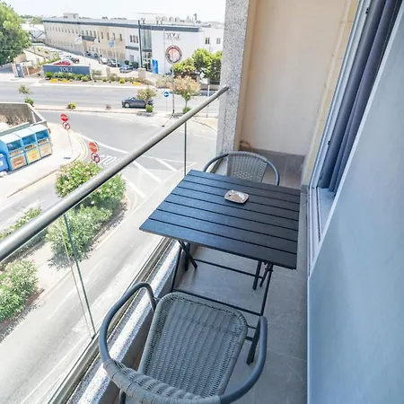 Spacious, 1br With Comfortable Bed In Tarxien Żabbar