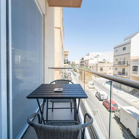 Lägenhet Spacious, 1br With Comfortable Bed In Tarxien