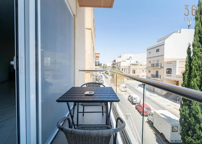 Lägenhet Spacious, 1br With Comfortable Bed In Tarxien